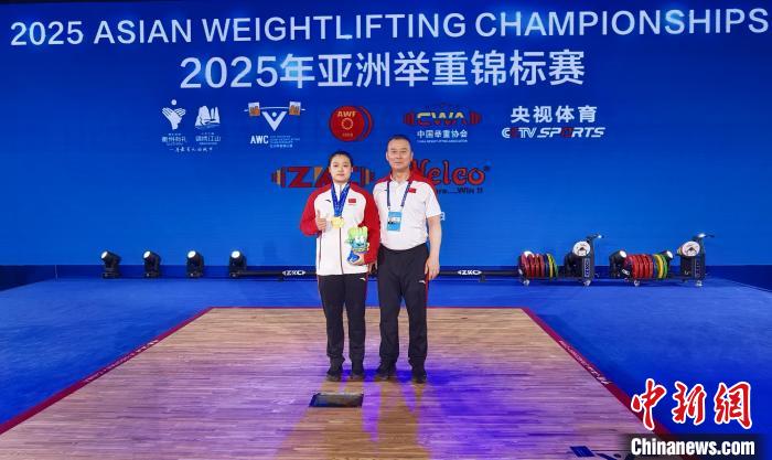 田东苹在亚洲举重锦标赛女子87公斤级夺得抓举、
