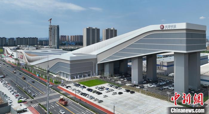 石家庄热雪奇迹雪场启幕 河北青少年冰雪运动夏