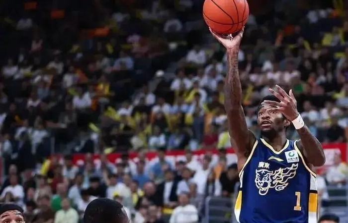 广东男篮陷伤病泥潭 内线高度不足成争四关键