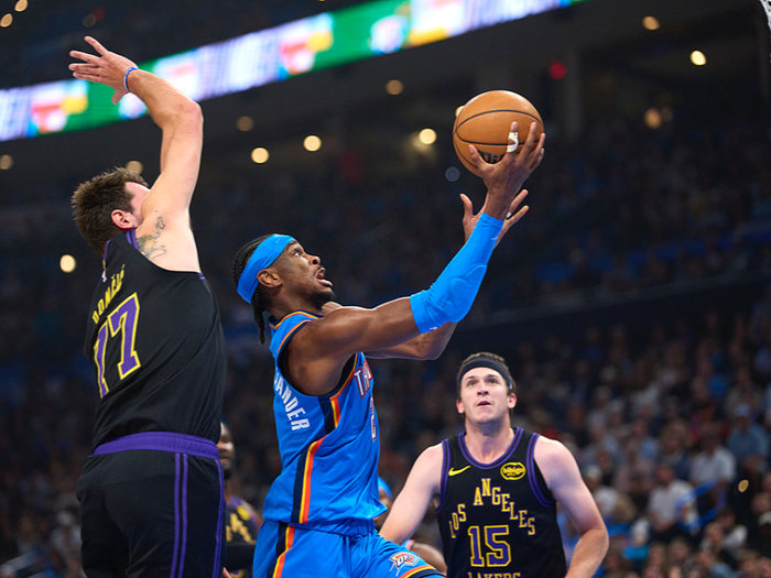 湖人惨败雷霆双核报销伤病潮冲击季后赛