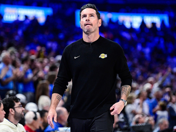 湖人惨败雷霆双核报销伤病潮冲击季后赛