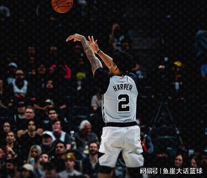 马刺大胜火箭 文班亚马砍29分助队登顶西部第二