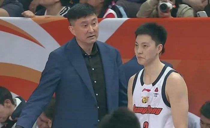 杜锋三连败遭福建双杀 胡明轩低迷成输球主因