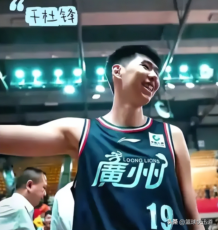 广东男篮客场挑战广州 系列赛关键战暴露战术隐